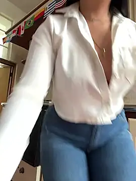 Snapshot of Nina_vell chatting on June 12, 2026, 12:58 pm Nina vell online show from June 12, 2026, 12:58 pm