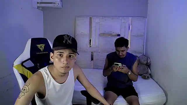 Snapshot of Exotic_king_bastian chatting on May 9, 2026, 8:56 pm Exotic king bastian online show from May 9, 2026, 8:56 pm