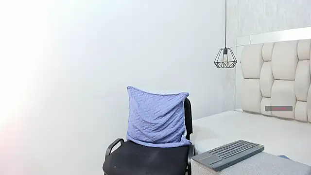 Snapshot of Bella_adamss_ chatting on May 21, 2026, 3:26 am Bella adamss online show from May 21, 2026, 3:26 am