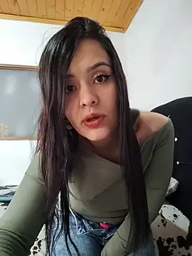 Snapshot of HollyMoon_ chatting on May 25, 2026, 7:45 pm HollyMoon online show from May 25, 2026, 7:45 pm