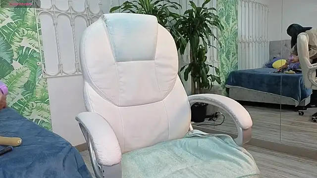 baby julieta00 online show from June 20, 2026, 12:32 pm