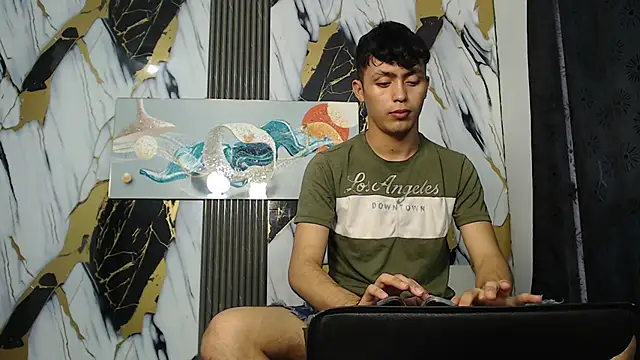 Snapshot of CAT_LOVE1 chatting on May 20, 2026, 3:09 pm CAT LOVE1 online show from May 20, 2026, 3:09 pm