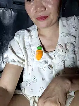 Snapshot of -Trici- chatting on June 17, 2026, 8:47 am -Trici- online show from June 17, 2026, 8:47 am