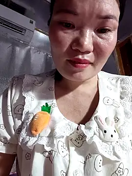 Snapshot of -Trici- chatting on June 2, 2026, 4:01 am -Trici- online show from June 2, 2026, 4:01 am