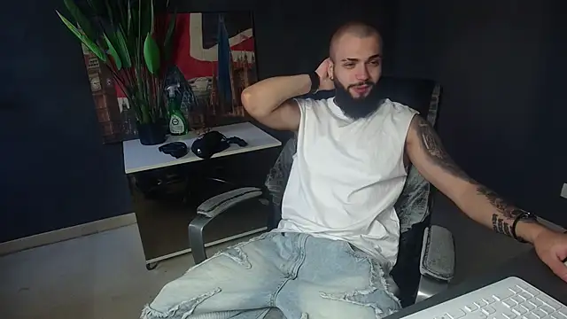 OscarWillss online show from June 17, 2026, 4:34 am