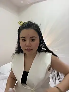 QinQin 3333 online show from May 12, 2026, 11:49 am