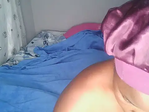 Snapshot of JuicyHoney_01 chatting on June 14, 2026, 5:14 pm JuicyHoney 01 online show from June 14, 2026, 5:14 pm
