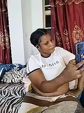 Snapshot of JuicyHoney_01 chatting on July 24, 2026, 6:48 pm JuicyHoney 01 online show from July 24, 2026, 6:48 pm