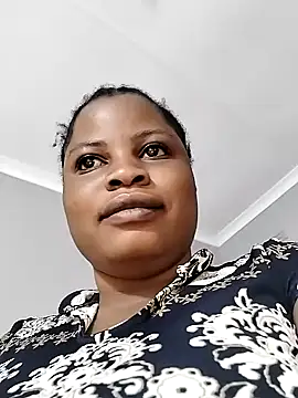 Snapshot of JuicyHoney_01 chatting on June 25, 2026, 5:12 am JuicyHoney 01 online show from June 25, 2026, 5:12 am