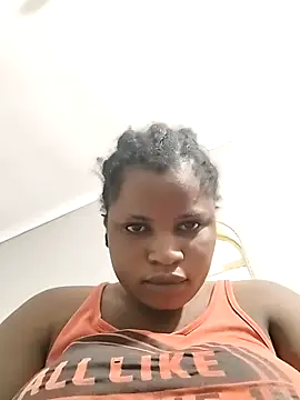 Snapshot of JuicyHoney_01 chatting on July 5, 2026, 6:42 am JuicyHoney 01 online show from July 5, 2026, 6:42 am