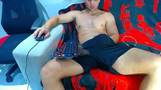Snapshot of hugo_19cm chatting on June 14, 2026, 2:24 am hugo 19cm online show from June 14, 2026, 2:24 am