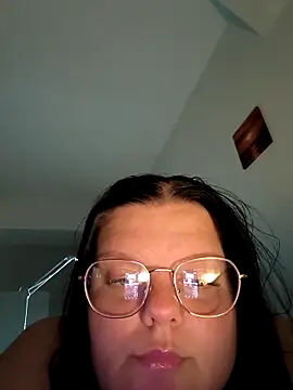 Snapshot of BadMommyyyyy chatting on May 10, 2026, 1:36 pm BadMommyyyyy online show from May 10, 2026, 1:36 pm