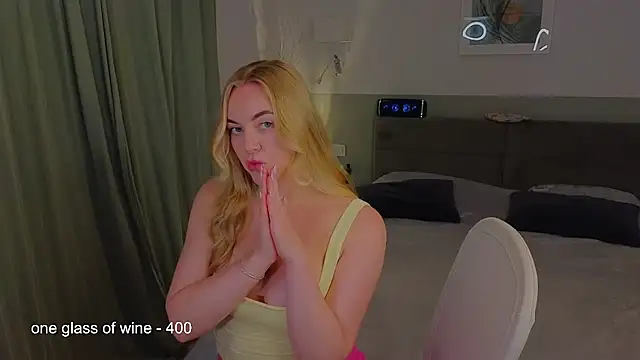 Snapshot of hey_peachy chatting on July 31, 2026, 7:00 pm hey peachy online show from July 31, 2026, 7:00 pm