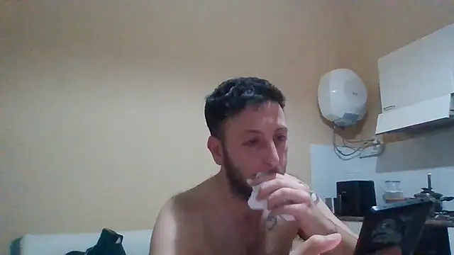 Snapshot of VincentZe99 chatting on June 13, 2026, 2:09 am VincentZe99 online show from June 13, 2026, 2:09 am