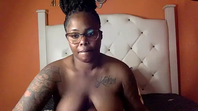 Snapshot of creamyamber chatting on March 20, 2025, 7:35 pm creamyamber online show from March 20, 2025, 7:35 pm