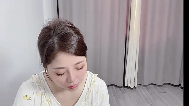 qian6678 online show from May 27, 2026, 5:37 am