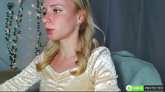 Snapshot of MiaKayden chatting on May 25, 2026, 1:43 pm MiaKayden online show from May 25, 2026, 1:43 pm