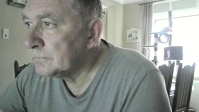 Snapshot of edje59a chatting on October 10, 2025, 7:31 am edje59a online show from October 10, 2025, 7:31 am