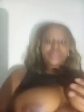 Magiqlips online show from May 11, 2026, 7:22 pm