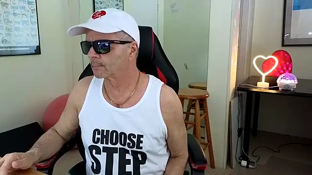 hotdadbod online show from March 3, 2025, 9:26 pm