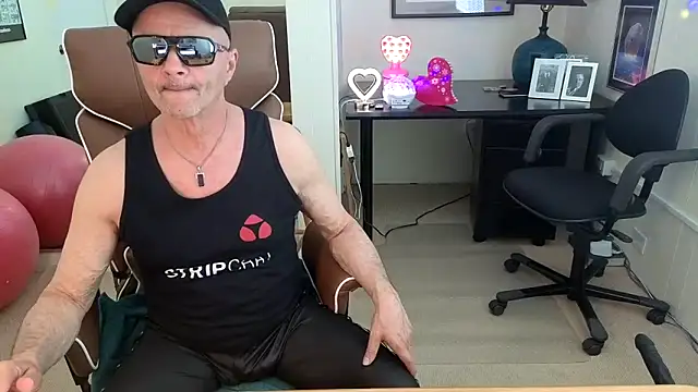 Snapshot of hotdadbod chatting on April 19, 2026, 9:39 pm hotdadbod online show from April 19, 2026, 9:39 pm