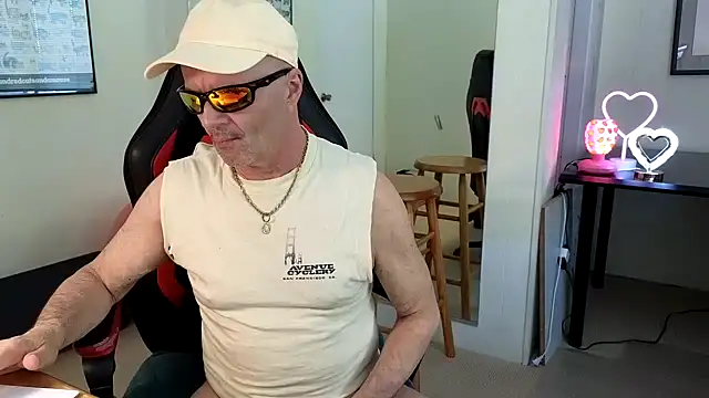 hotdadbod online show from February 5, 2025, 9:40 pm