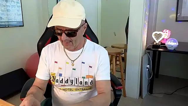 hotdadbod online show from January 22, 2025, 9:32 pm