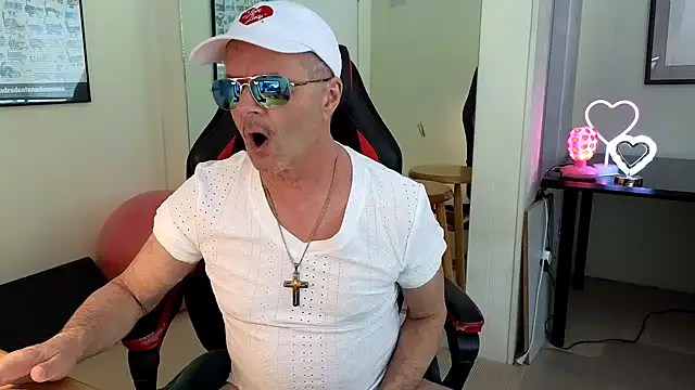hotdadbod online show from February 3, 2025, 9:39 pm