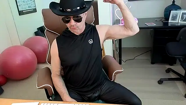 Snapshot of hotdadbod chatting on May 9, 2026, 8:45 pm hotdadbod online show from May 9, 2026, 8:45 pm