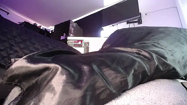 Snapshot of LiLuciana chatting on July 26, 2026, 7:43 pm LiLuciana online show from July 26, 2026, 7:43 pm