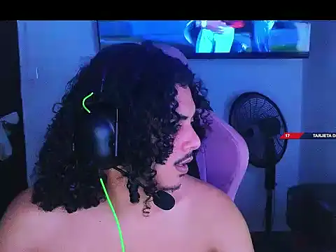 Snapshot of Gamer_Straight chatting on May 17, 2026, 4:12 am Gamer Straight online show from May 17, 2026, 4:12 am