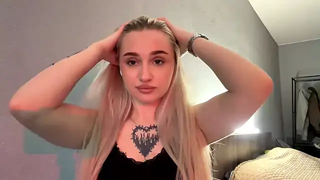 Snapshot of TiffanieSluyter chatting on May 19, 2026, 3:41 pm TiffanieSluyter online show from May 19, 2026, 3:41 pm