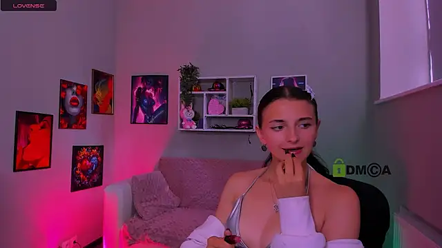 caroline honeyy online show from July 28, 2026, 12:59 pm