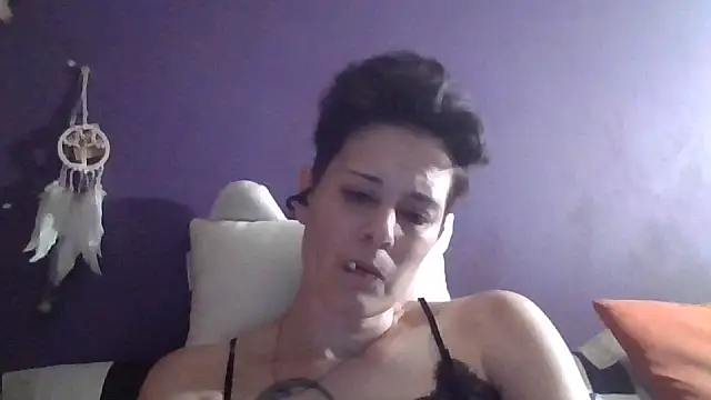 Snapshot of Estrella_40 chatting on May 23, 2026, 8:19 pm Estrella 40 online show from May 23, 2026, 8:19 pm