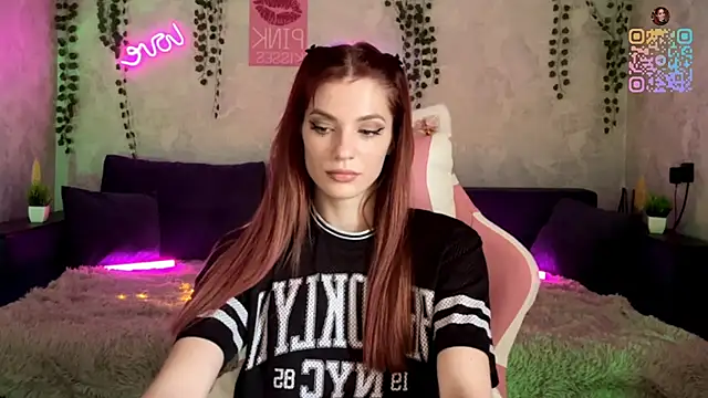 Snapshot of Angelina_Charm_ chatting on May 19, 2026, 6:53 am Angelina Charm online show from May 19, 2026, 6:53 am
