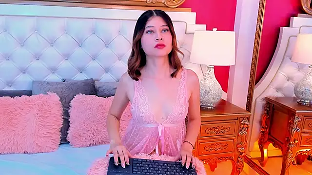 EmmaRoselyn online show from June 26, 2026, 4:13 pm