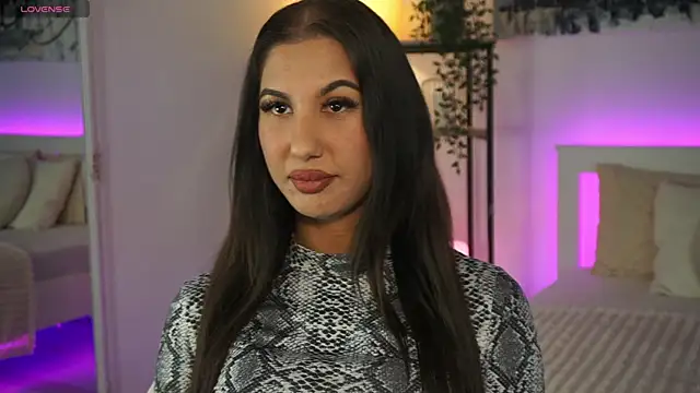 DianaMoonnn online show from May 18, 2026, 2:33 pm