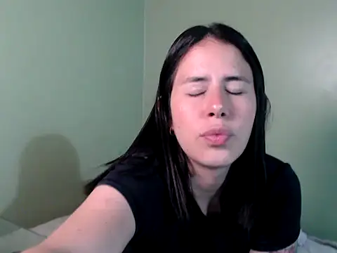 andrealaru online show from November 4, 2025, 4:05 am