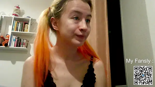 Snapshot of Emilya201 chatting on May 22, 2026, 9:46 pm Emilya201 online show from May 22, 2026, 9:46 pm