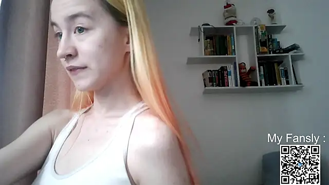 Snapshot of Emilya201 chatting on May 18, 2026, 4:07 am Emilya201 online show from May 18, 2026, 4:07 am