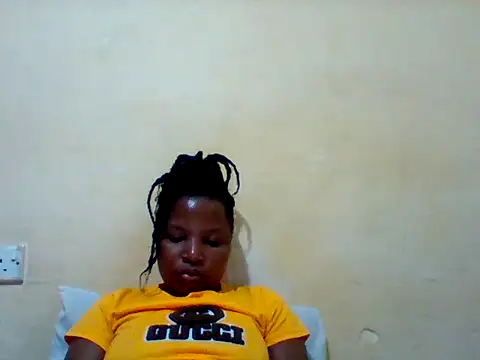 Camilla-Sweets online show from June 25, 2026, 7:19 pm