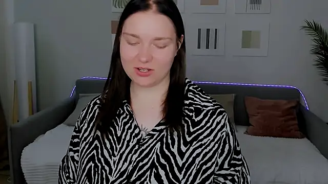 Snapshot of IrenBlanche chatting on May 18, 2026, 6:45 pm IrenBlanche online show from May 18, 2026, 6:45 pm