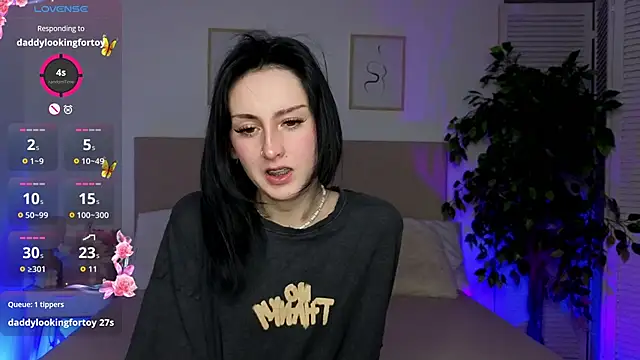 Little1 molly online show from May 17, 2026, 7:58 pm