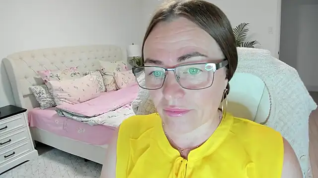 Vika73 online show from June 17, 2026, 10:47 am