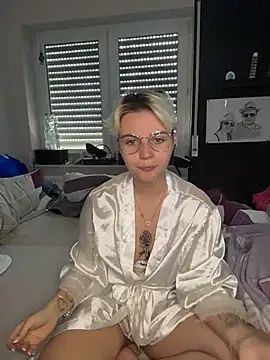 HannahFoxxx online show from May 18, 2026, 10:31 am