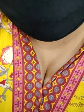 Snapshot of shaik35f chatting on June 8, 2026, 7:14 pm shaik35f online show from June 8, 2026, 7:14 pm