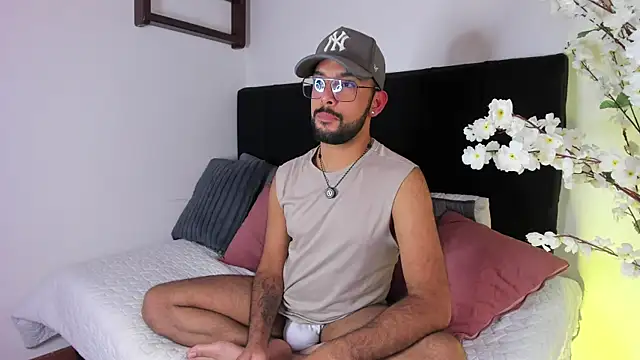 Snapshot of Paulo_Dasilva_ chatting on June 1, 2026, 8:41 pm Paulo Dasilva online show from June 1, 2026, 8:41 pm