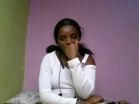 Snapshot of Alianamilly0 chatting on June 20, 2026, 6:29 am Alianamilly0 online show from June 20, 2026, 6:29 am