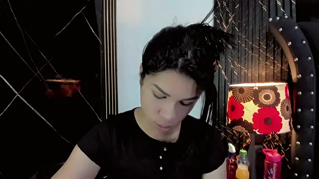 Snapshot of Nayara_K chatting on July 1, 2026, 7:47 pm Nayara K online show from July 1, 2026, 7:47 pm