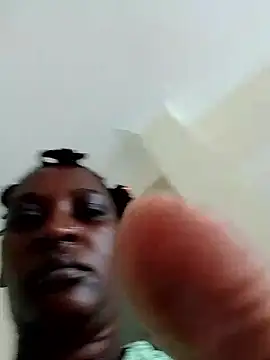 Snapshot of Queeny12 chatting on June 4, 2026, 6:40 am Queeny12 online show from June 4, 2026, 6:40 am